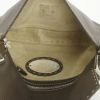 Bolso de mano Fendi Baguette en cuero granulado marrón - Detail D2 thumbnail