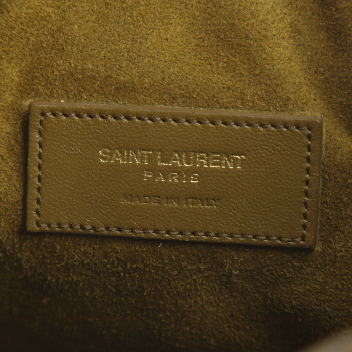 Bolso formato bolsa Saint Laurent Emmanuelle en ante marrón - Detail D4