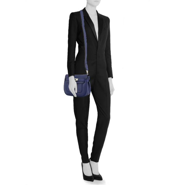 Borsa a tracolla Hermes Berline in pelle Swift blu - Detail D1
