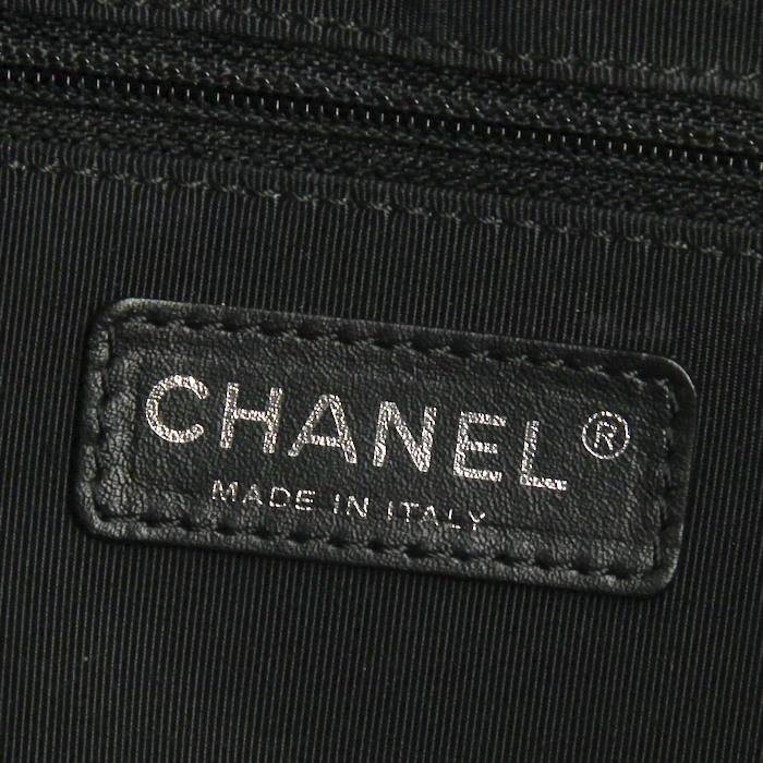 Chanel 2.55 weekend bag in black quilted canvas - Detail D4