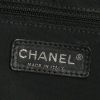 Bolso de fin de semana Chanel 2.55 en lona acolchada negra - Detail D4 thumbnail
