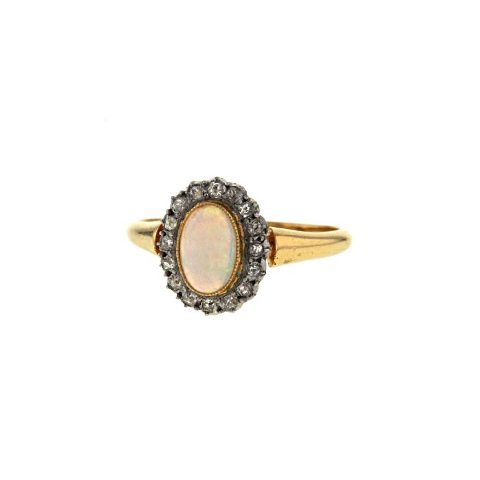 Bague époque Période Edouardienne 1900 - 1910 Vintage en or jaune,  or blanc et diamants et en opale multicolore