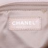 Bolso de mano Chanel Timeless en cuero acolchado color crema - Detail D4 thumbnail