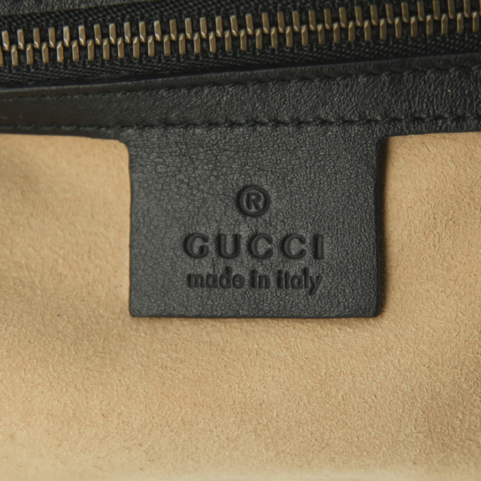 Gucci shoulder bag in black quilted leather - Detail D4