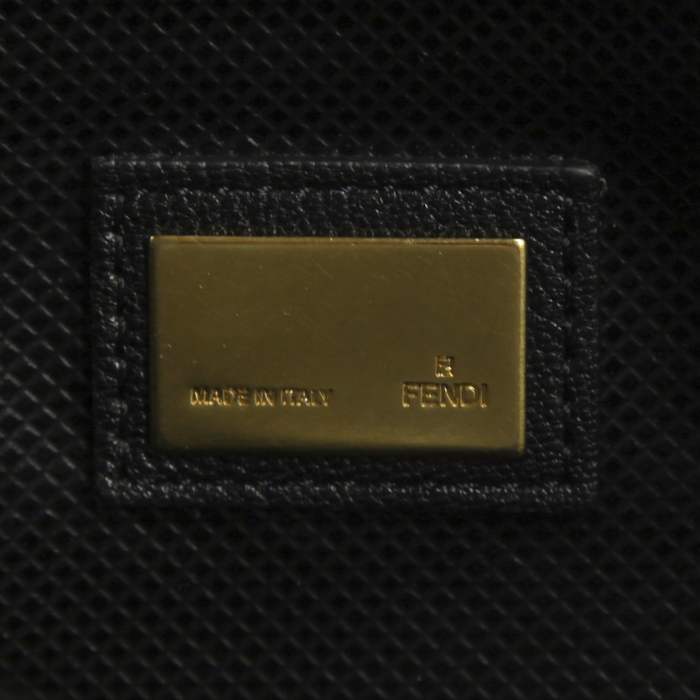 Bolso de mano Fendi Peekaboo modelo grande en cuero negro - Detail D5