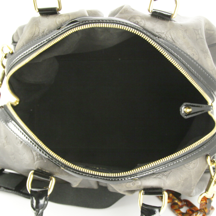 Borsa weekend Louis Vuitton Stephen in pelle monogram con stampa marrone Brulé e pelle verniciata nera - Detail D3