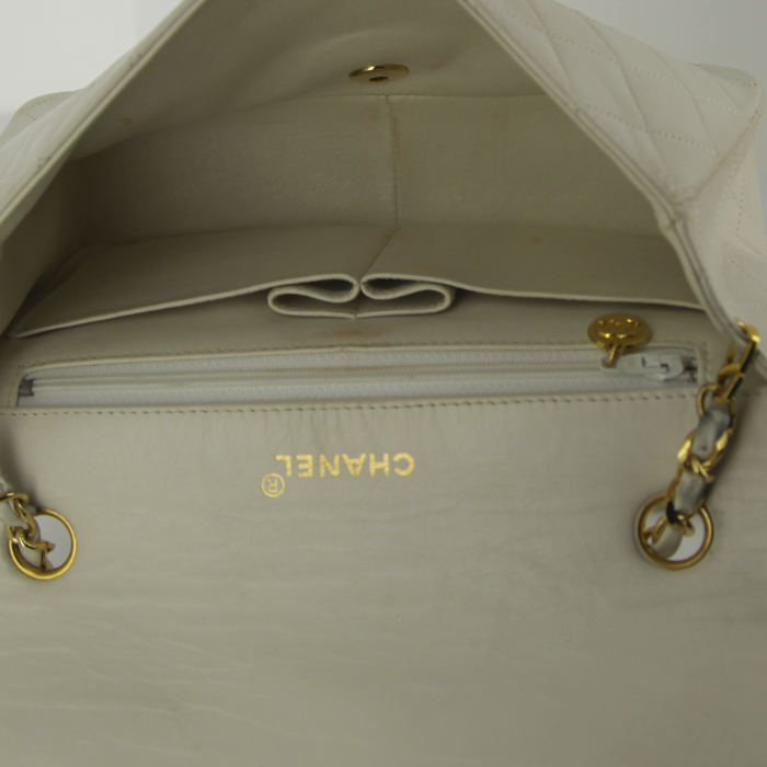 Chanel Mademoiselle handbag in off-white quilted leather - Detail D2