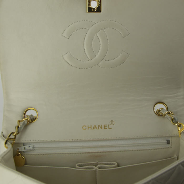 Chanel Mademoiselle handbag in off-white quilted leather - Detail D3