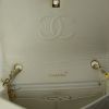 Bolso de mano Chanel Mademoiselle en cuero acolchado blanquecino - Detail D3 thumbnail