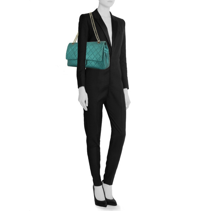 Chanel 2.55 maxi jumbo handbag in turquoise quilted leather - Detail D2