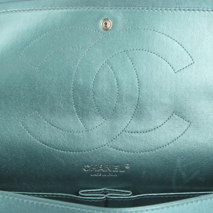 Chanel 2.55 maxi jumbo handbag in turquoise quilted leather - Detail D4