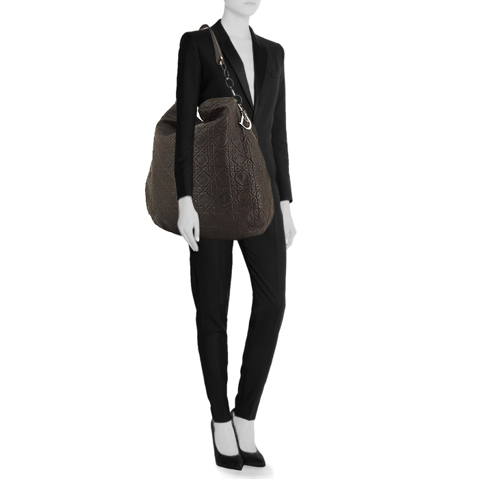 Borsa Dior Dior Soft in pelle marrone scuro cannage - Detail D1