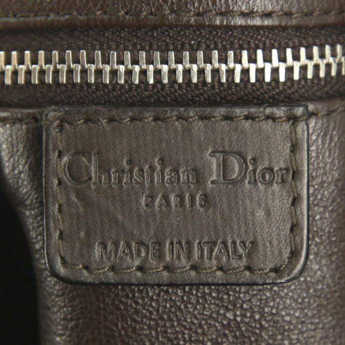 Sac à main Dior Dior Soft en cuir marron-foncé - Detail D3