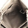 Shopping bag Chanel Grand Shopping in pelle martellata e trapuntata color talpa - Detail D3 thumbnail