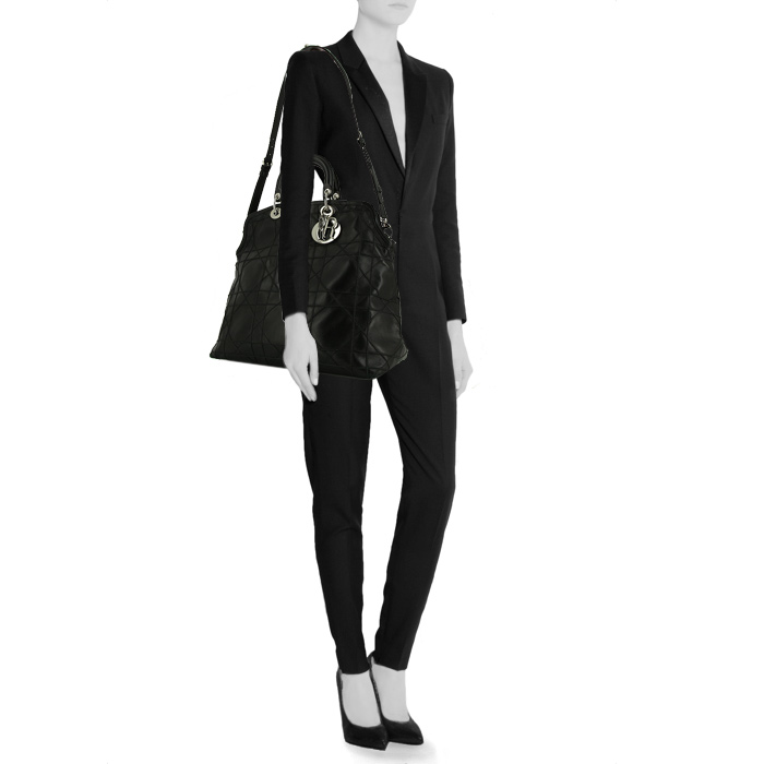 Bolso de mano Dior Dior Granville modelo grande en cuero negro - Detail D1