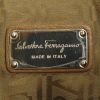 Salvatore Ferragamo handbag in gold grained leather - Detail D4 thumbnail