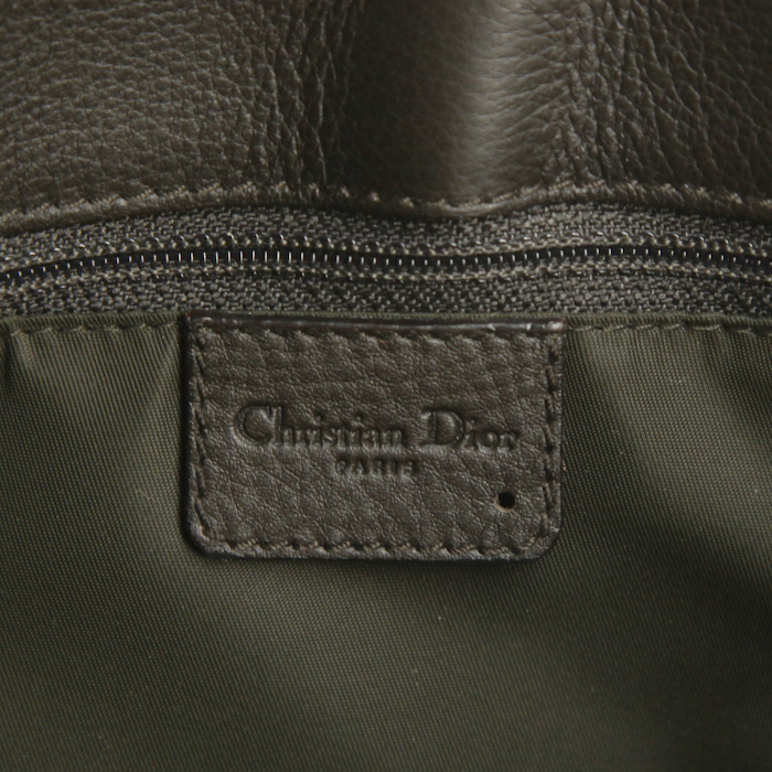 Dior Jeans Pocket handbag in brown grained leather - Detail D3