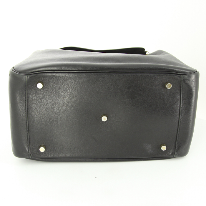 Sac à main Hermes Lindy en cuir Swift noir - Detail D2