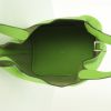 Bolso de mano Hermes Picotin modelo mediano en cuero togo verde manzana - Detail D2 thumbnail
