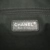 Sac cabas Chanel Grand Shopping en cuir grainé matelassé noir - Detail D4 thumbnail