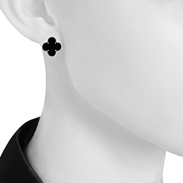 Paire de boucles d'oreilles Van Cleef & Arpels Alhambra Vintage en or blanc et onyx - Detail D1