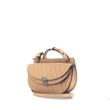 Borsa a tracolla Chloé Georgia in pelle trapuntata beige con motivo a quadretti