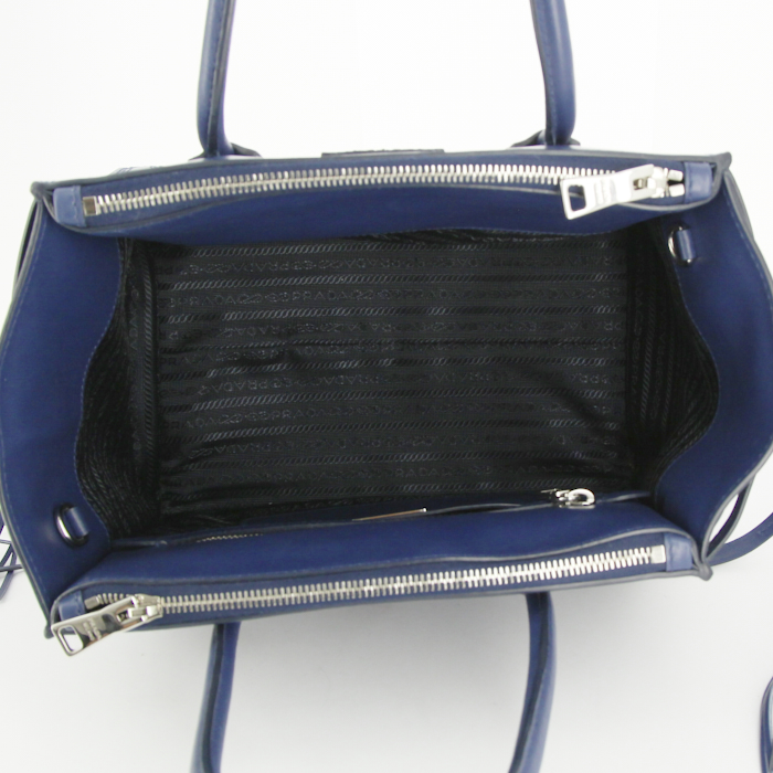 Prada City sport handbag in royal blue leather - Detail D2