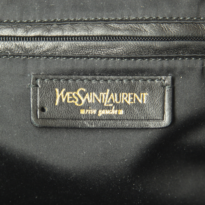 Bolso de mano Saint Laurent Downtown modelo grande en charol negro - Detail D3