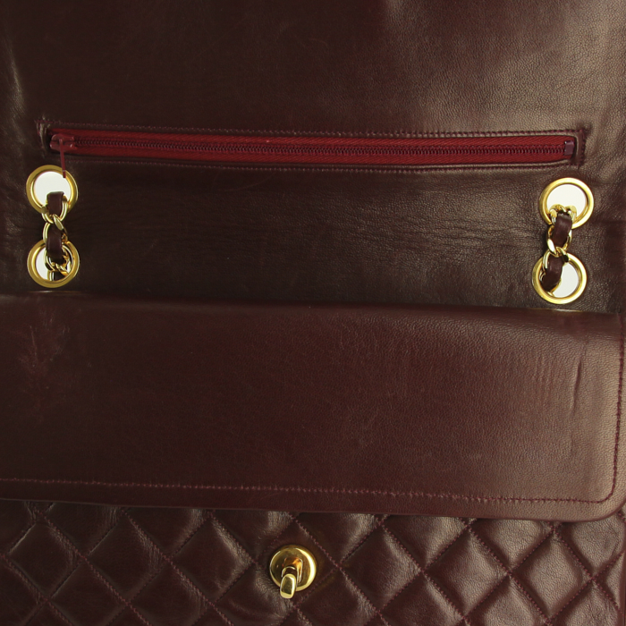 Chanel Timeless handbag in burgundy quilted leather - Detail D5