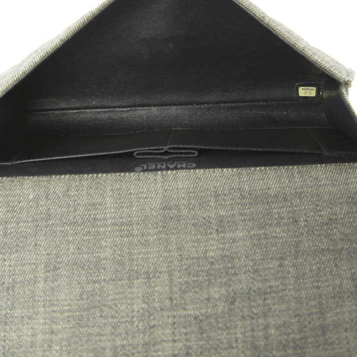 Chanel handbag in grey denim canvas - Detail D2