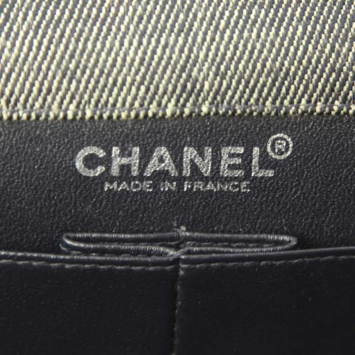 Chanel handbag in grey denim canvas - Detail D3
