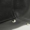 Sac cabas Chanel Grand Shopping en cuir grainé noir - Detail D5 thumbnail