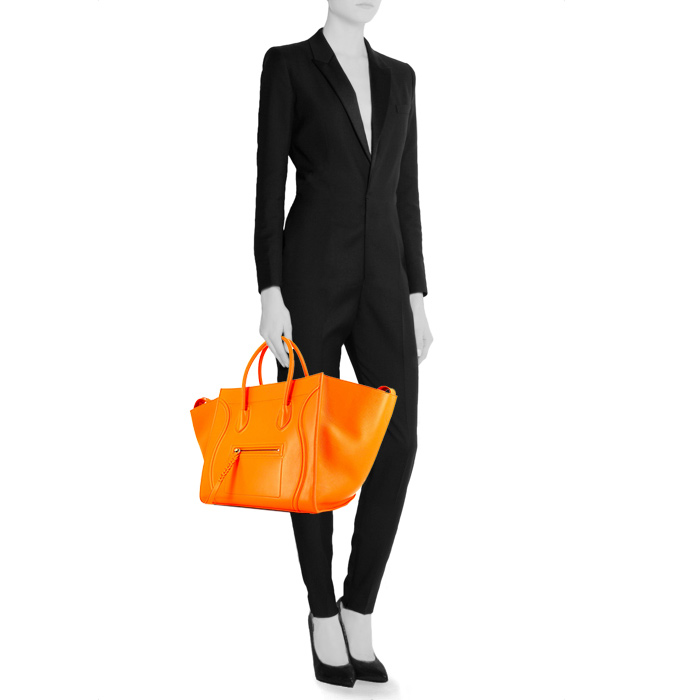 Bolso de mano Celine Phantom en cuero naranja - Detail D1