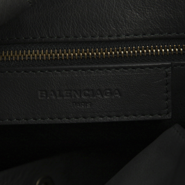 Balenciaga Blackout city travel bag in black leather - Detail D5