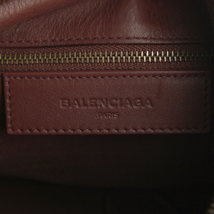 Balenciaga Blackout city handbag in purple leather - Detail D4