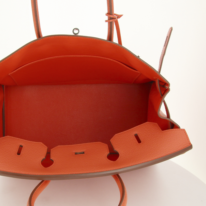 Bolso de mano Hermes Birkin 35 cm en cuero taurillon clémence naranja Capucine - Detail D2