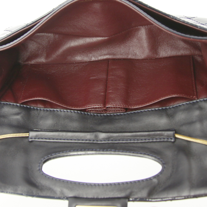 Sac porté épaule ou main Chanel 2.55 en cuir vernis matelassé violet - Detail D2