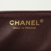 Bolso para llevar al hombro o en la mano Chanel 2.55 en charol acolchado violeta - Detail D3 thumbnail