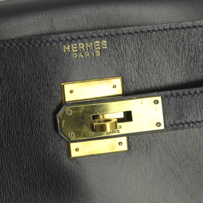 Sac à main Hermes Kelly 32 cm en cuir box bleu-nuit - Detail D3