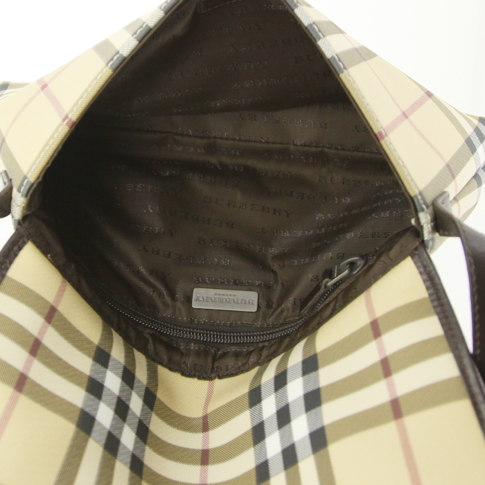 Burberry bag worn on the shoulder or carried in the hand in beige Haymarket canvas and dark brown leather - Detail D2