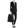 Shopping bag Balenciaga in camoscio nero e pelle nera - Detail D1 thumbnail