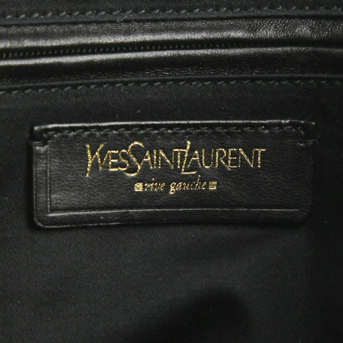 Bolso de mano Saint Laurent modelo grande en charol negro - Detail D3