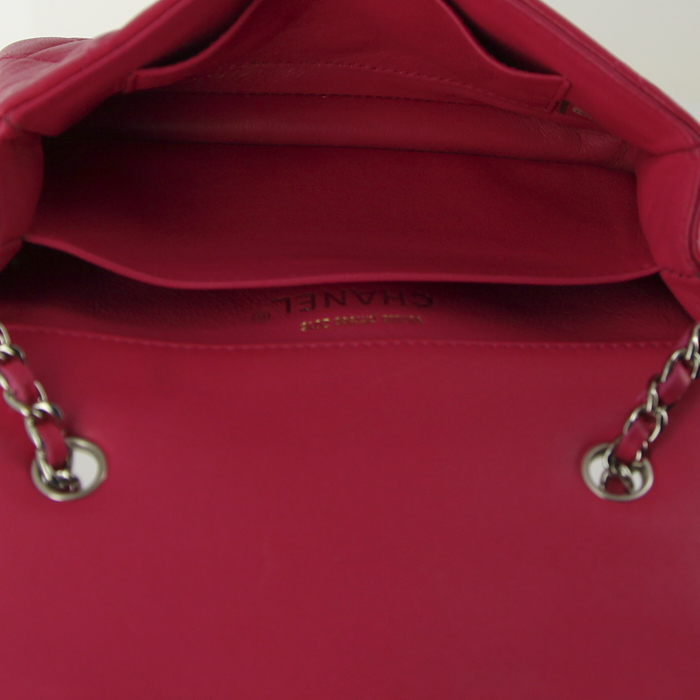 Bolso bandolera Chanel Mini Timeless en cuero acolchado rosa caramelo - Detail D2