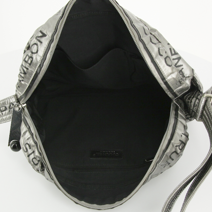 Borsa a tracolla Chanel Camera in tessuto monogram argentato - Detail D2