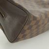 Bolso de mano Louis Vuitton Brera Bag en lona a cuadros ébano y cuero marrón - Detail D5 thumbnail