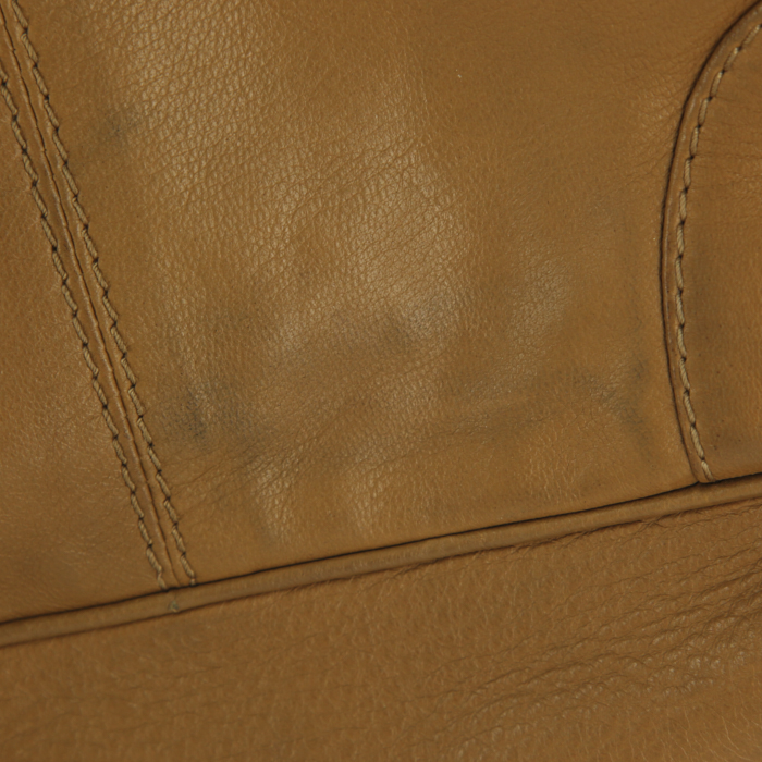 Gucci handbag in brown grained leather - Detail D4