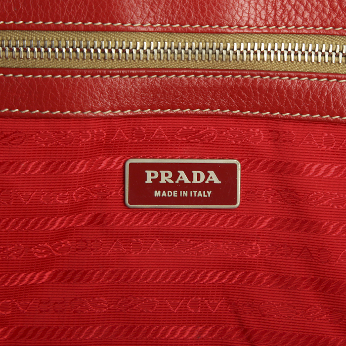 Prada handbag in red grained leather and beige canvas - Detail D3