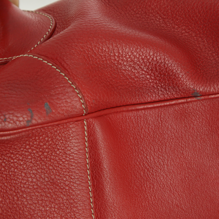 Sac à main Prada en cuir grainé rouge et tissu beige - Detail D5