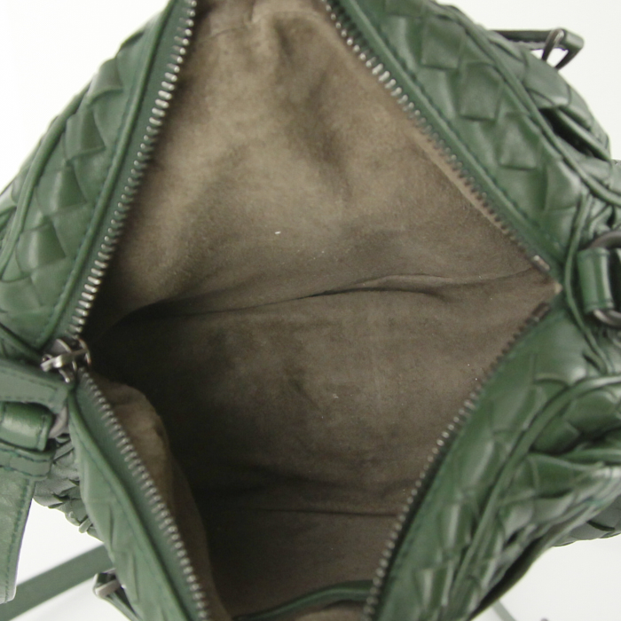 Sac bandoulière Bottega Veneta en cuir tressé vert-foncé - Detail D2