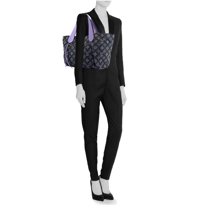 Louis Vuitton handbag in grey and purple monogram canvas and purple leather - Detail D1